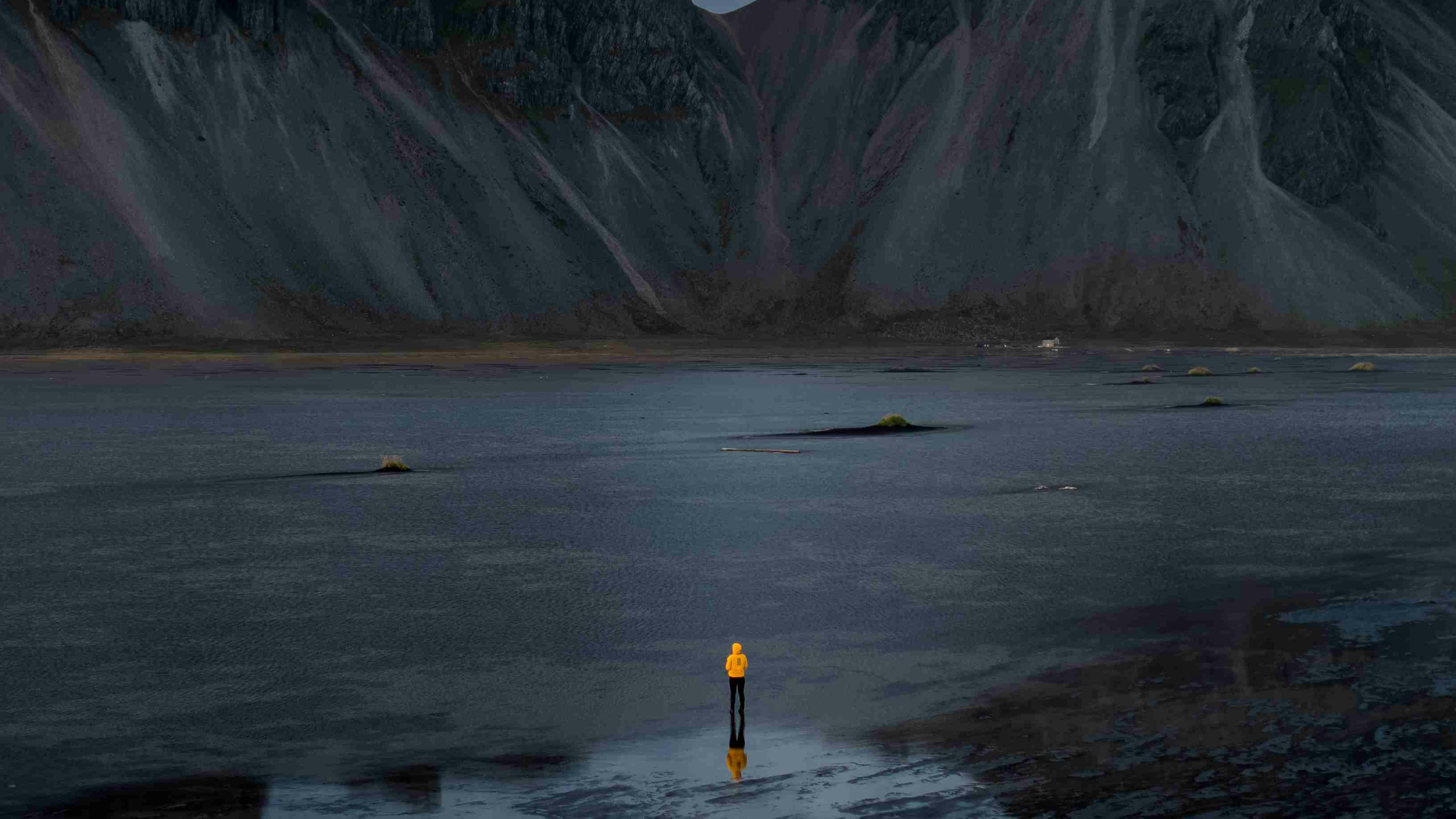Vestrahorn photography and a person standing