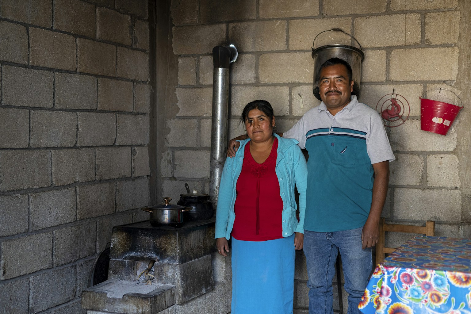 Microsol_Mexico couple beside their cookstove