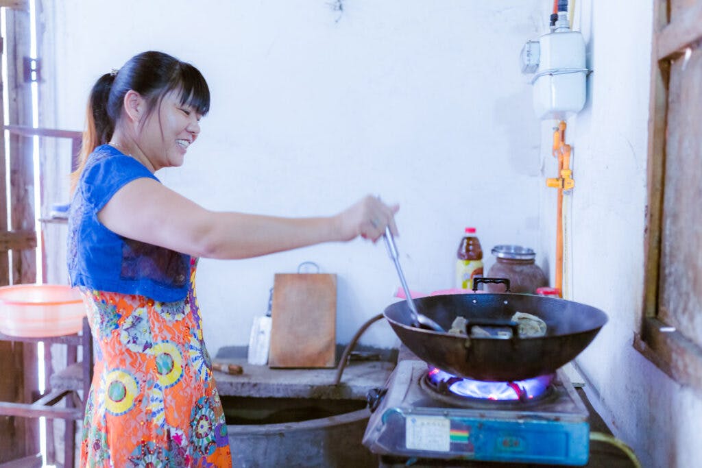 Sichuan Household Biogas-woman cooking