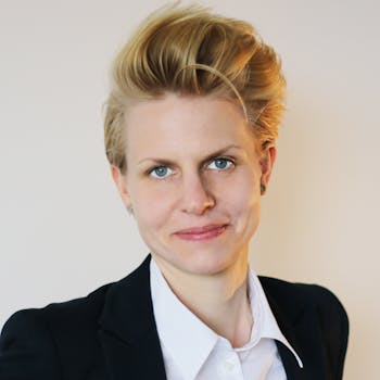 Dr. Astrid Carolus