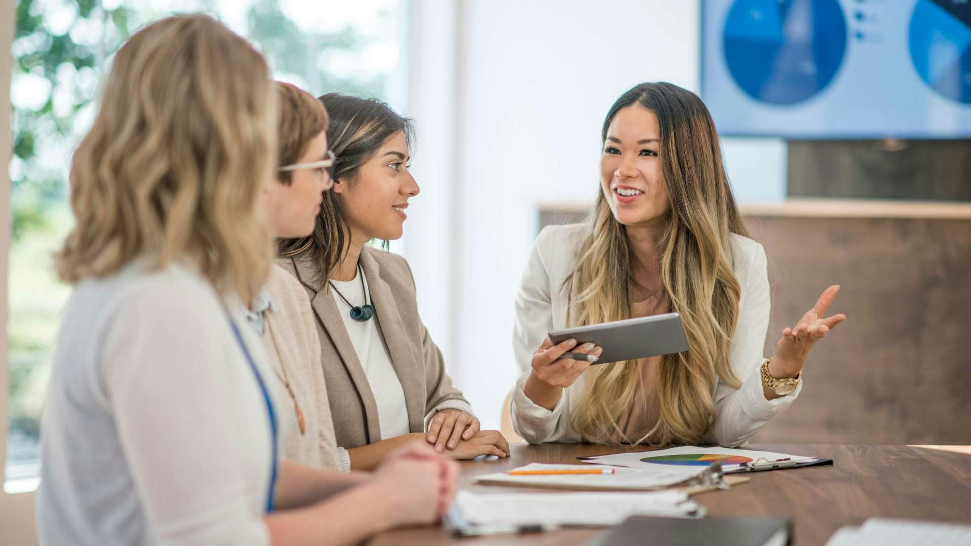 Relaciones con Clientes: Qué Es y Cómo Mejorarla