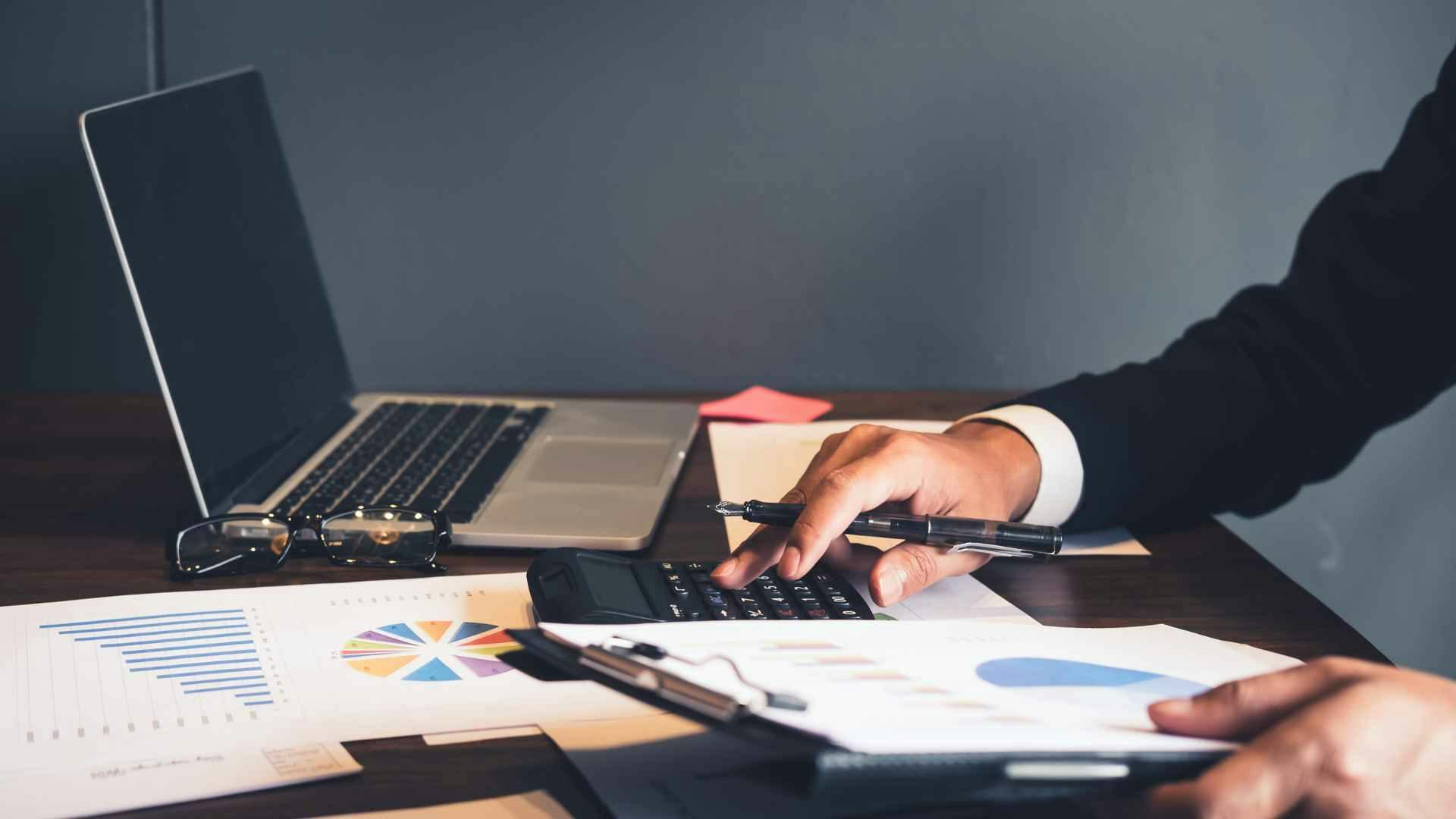 ¿No sabes cómo registrar los aguinaldos en tu contabilidad? Te explicamos paso a paso cómo calcularlos, provisionarlos y evitar errores comunes.