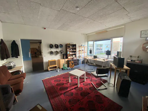 image.gallery_image.alt