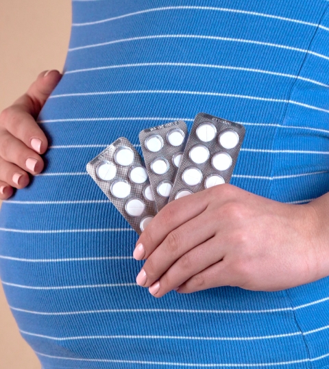 Médicaments pendant la grossesse : feu vert, orange ou rouge ?