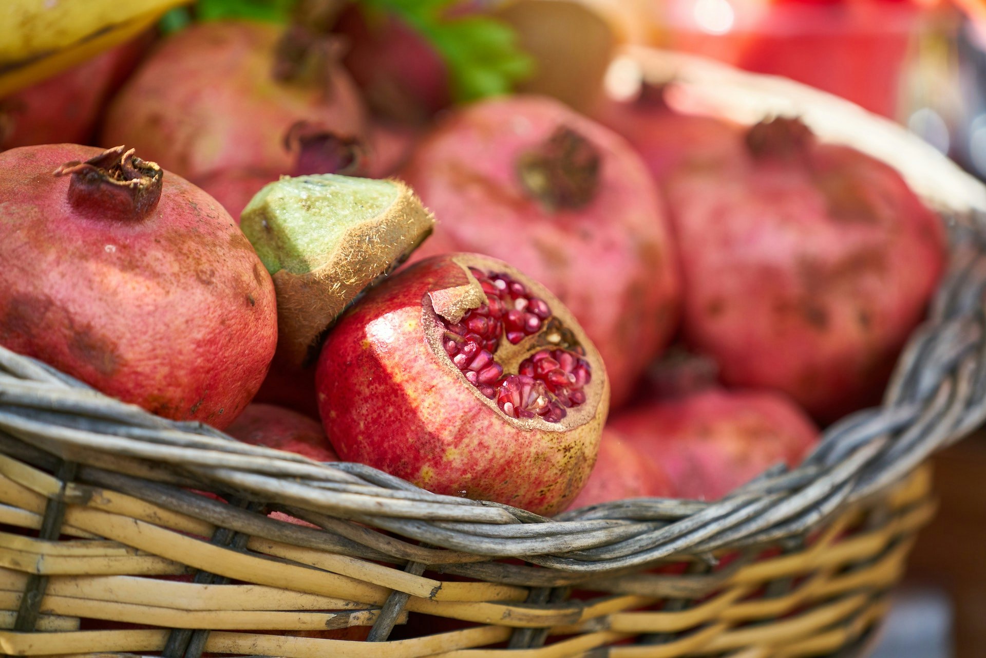 How to Pick a Ripe Pomegranate