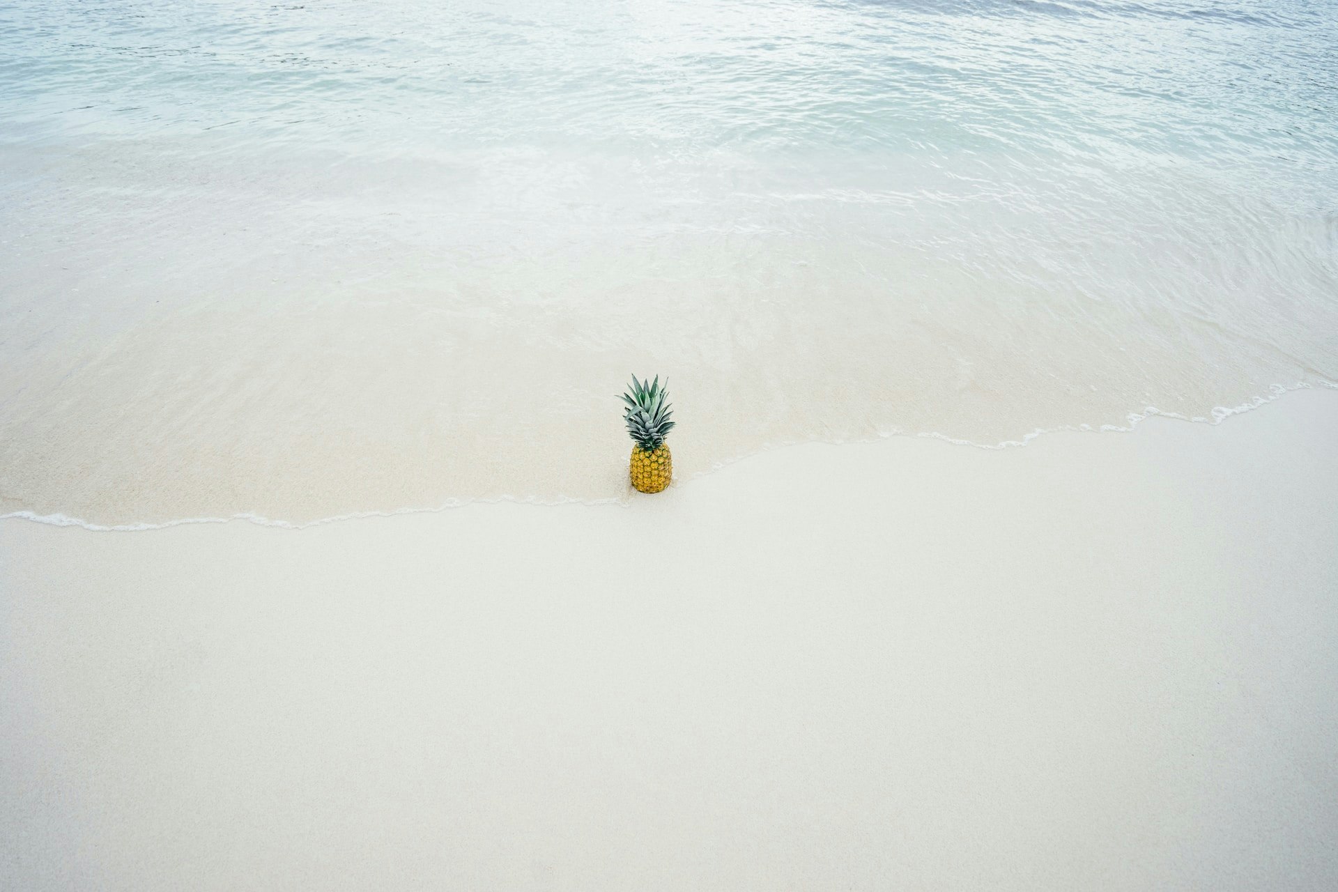 Does pineapple juice help with swelling?