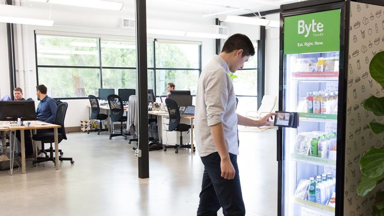 photo of a raw juice vending machine