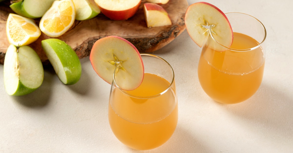 How To Make Apple Juice With a Juicer - Healthy Easy Recipe!