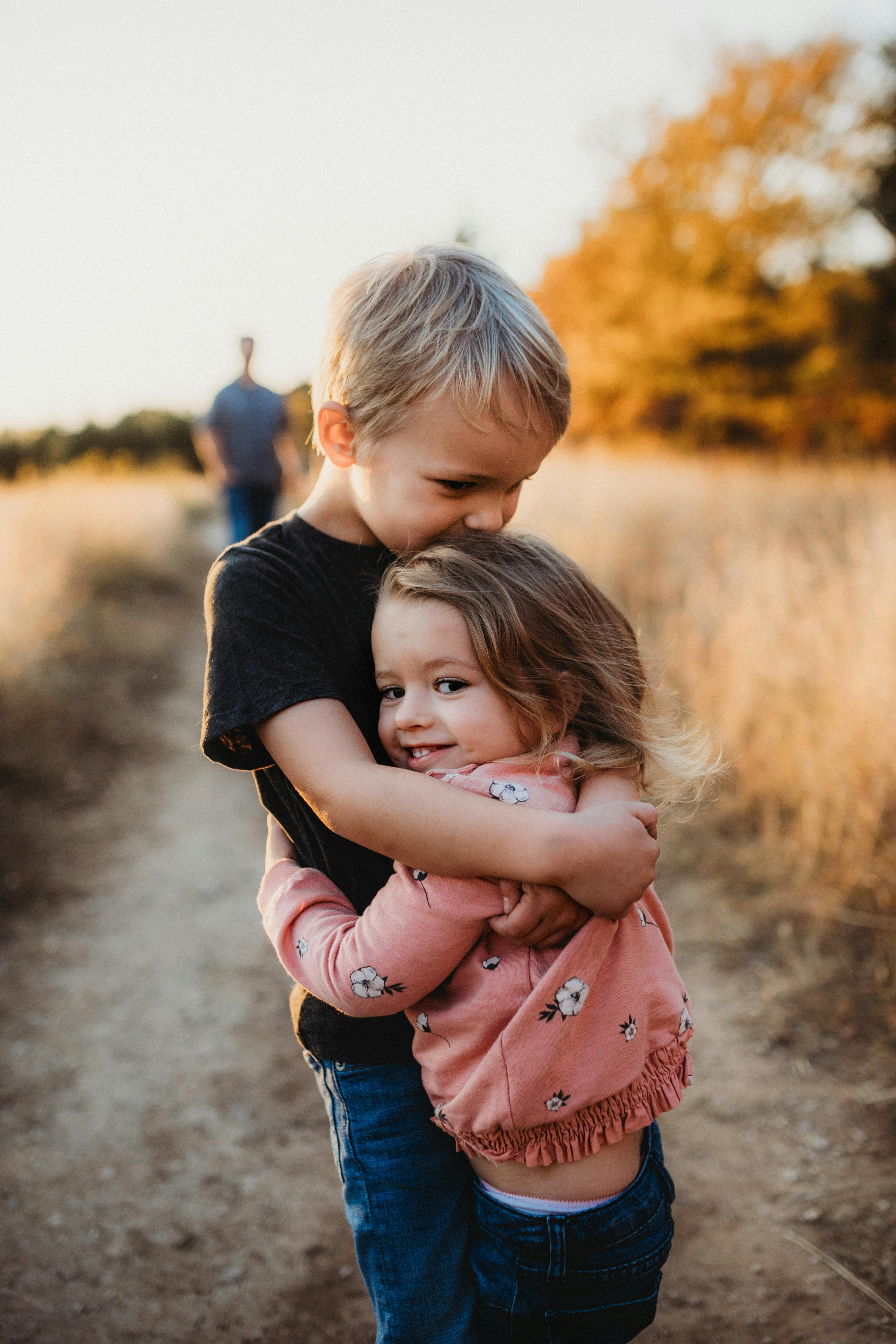 kids hugging