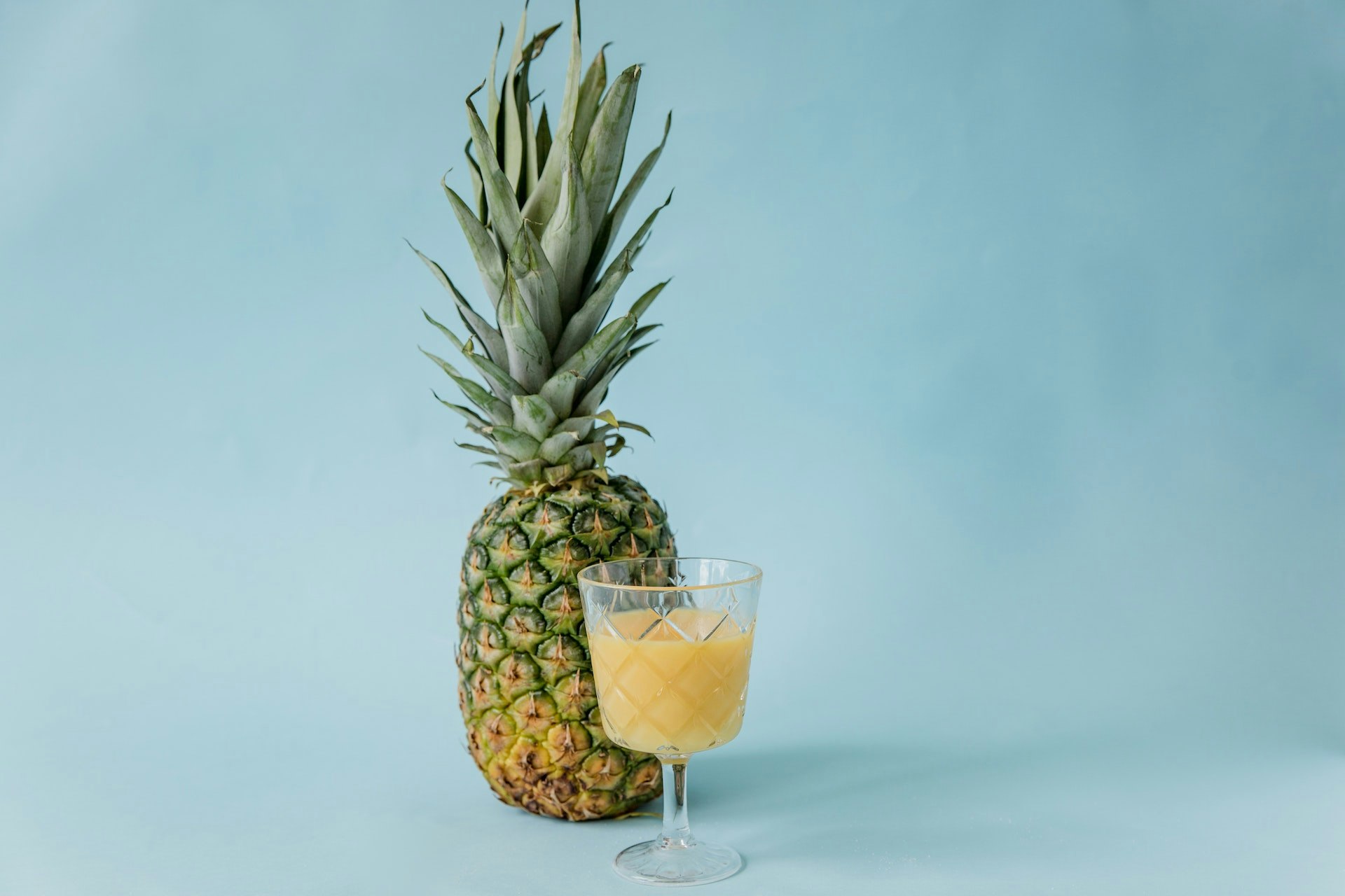 Top 10 Benefits of Drinking Pineapple Juice