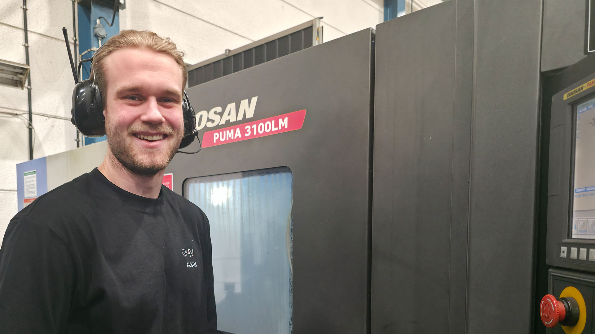 Albin på Göstas Mekaniska frmför Doosan Puma 3100LM