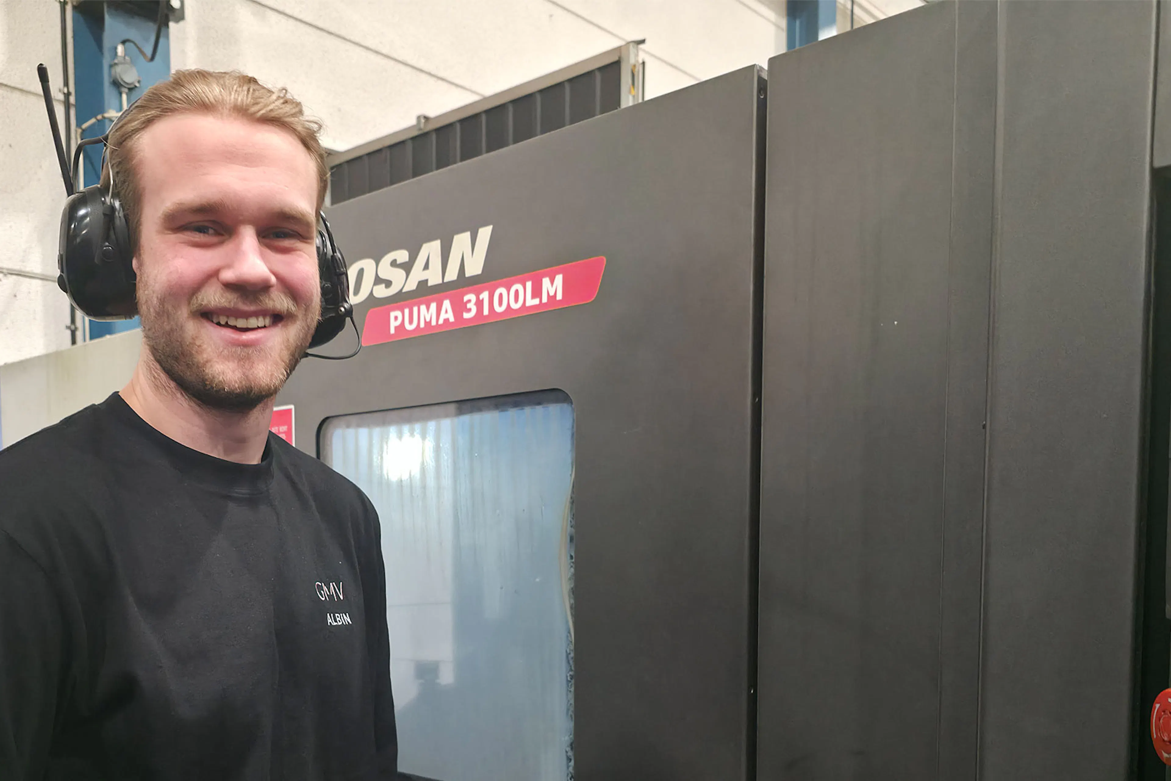 Albin på Göstas Mekaniska frmför Dosan Puma 3100LM