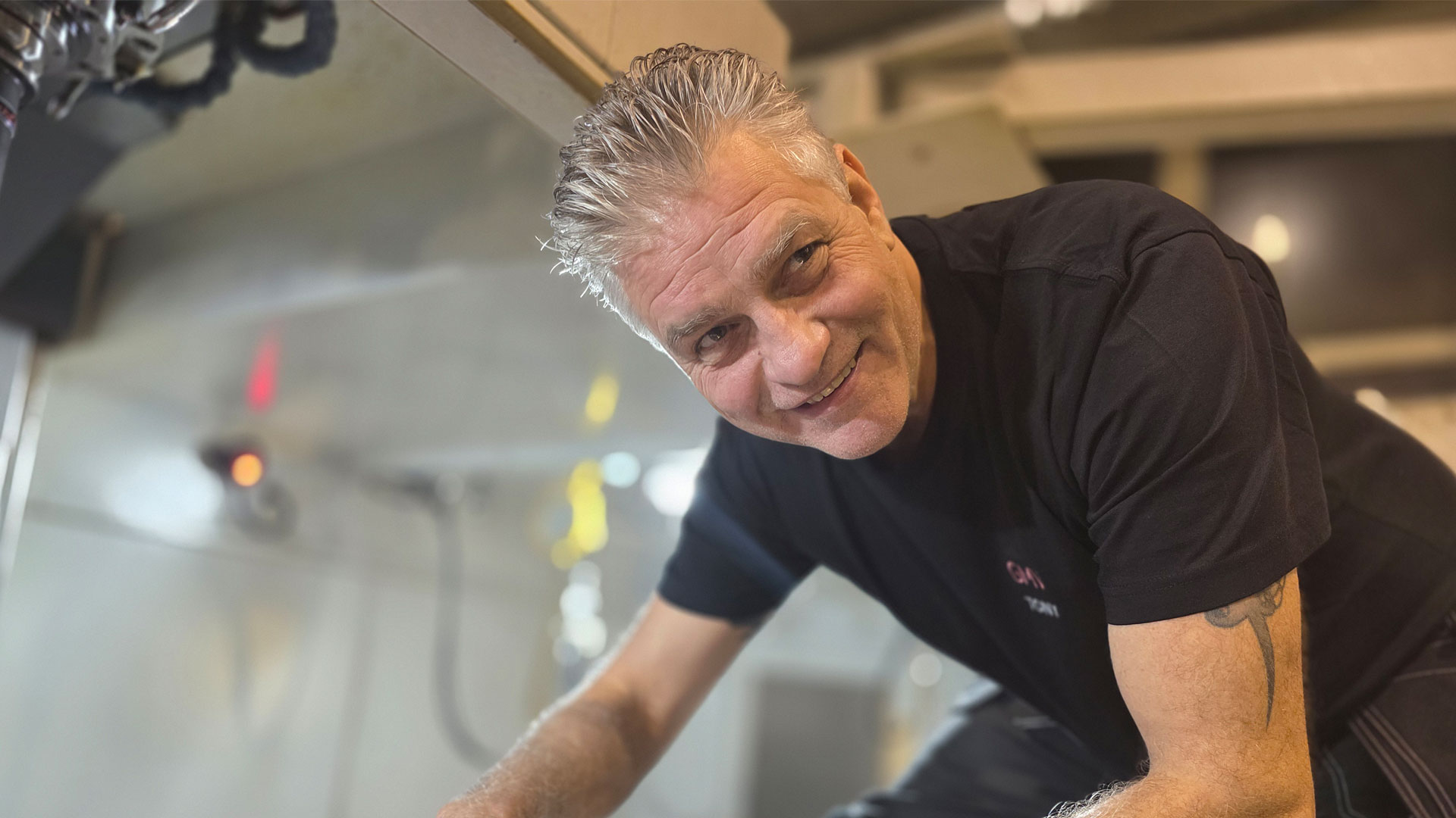 Tony Zeller med YCM TV 211