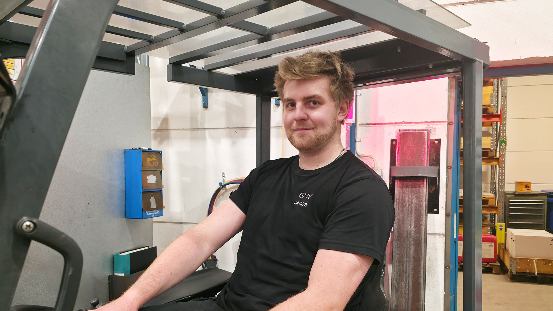 Jacob Lundberg arbetar med logistik på GMV