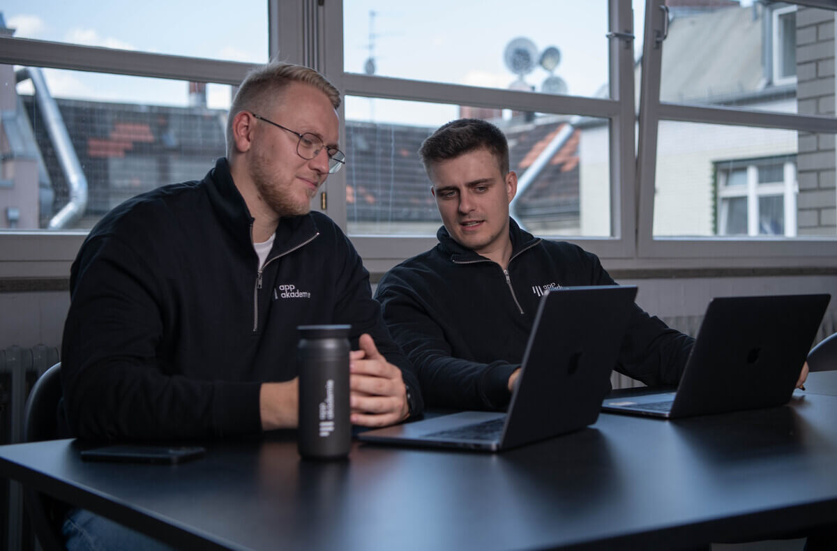 Menschen, die zusammen arbeiten