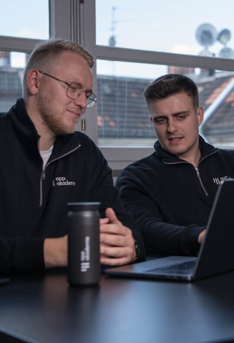 Menschen, die zusammen arbeiten