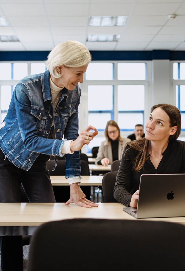 Unterricht in der accadis Hochschule
