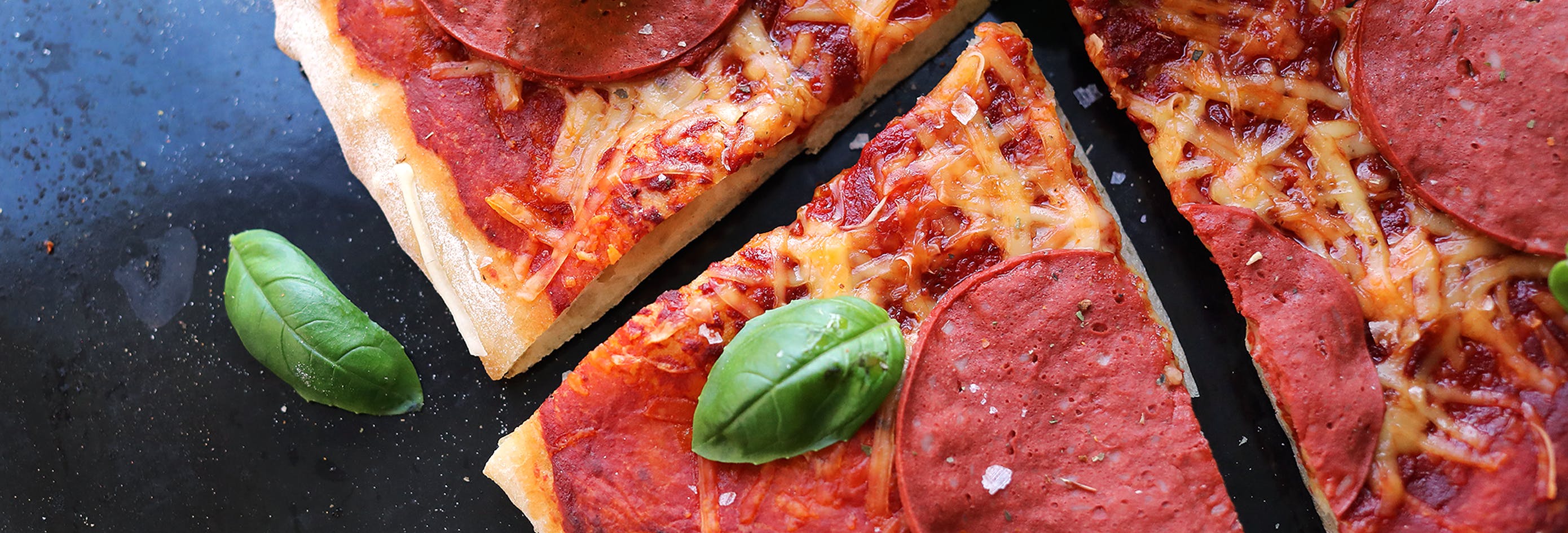 Pizza med Go'Vegan Salami og smak av Mozzarella GoVegan