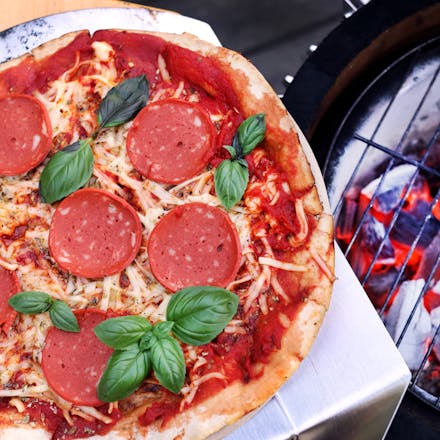 Pizza med Go'Vegan Pepperoni og smak av Mozzarella