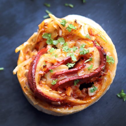 Pizzasnurrer med Go'Vegan Salami og smak av Mozzarella