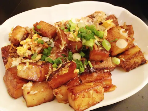 Bột Chiên: Vietnam's Crispy Fried Rice Cake