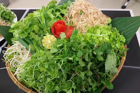 Fresh Herbs, Roasted Peanuts & Sesame Rice Crackers