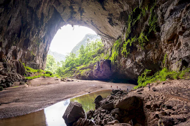 Hang En Cave in Frames – A Journey Into Vietnam’s Underground Wonder