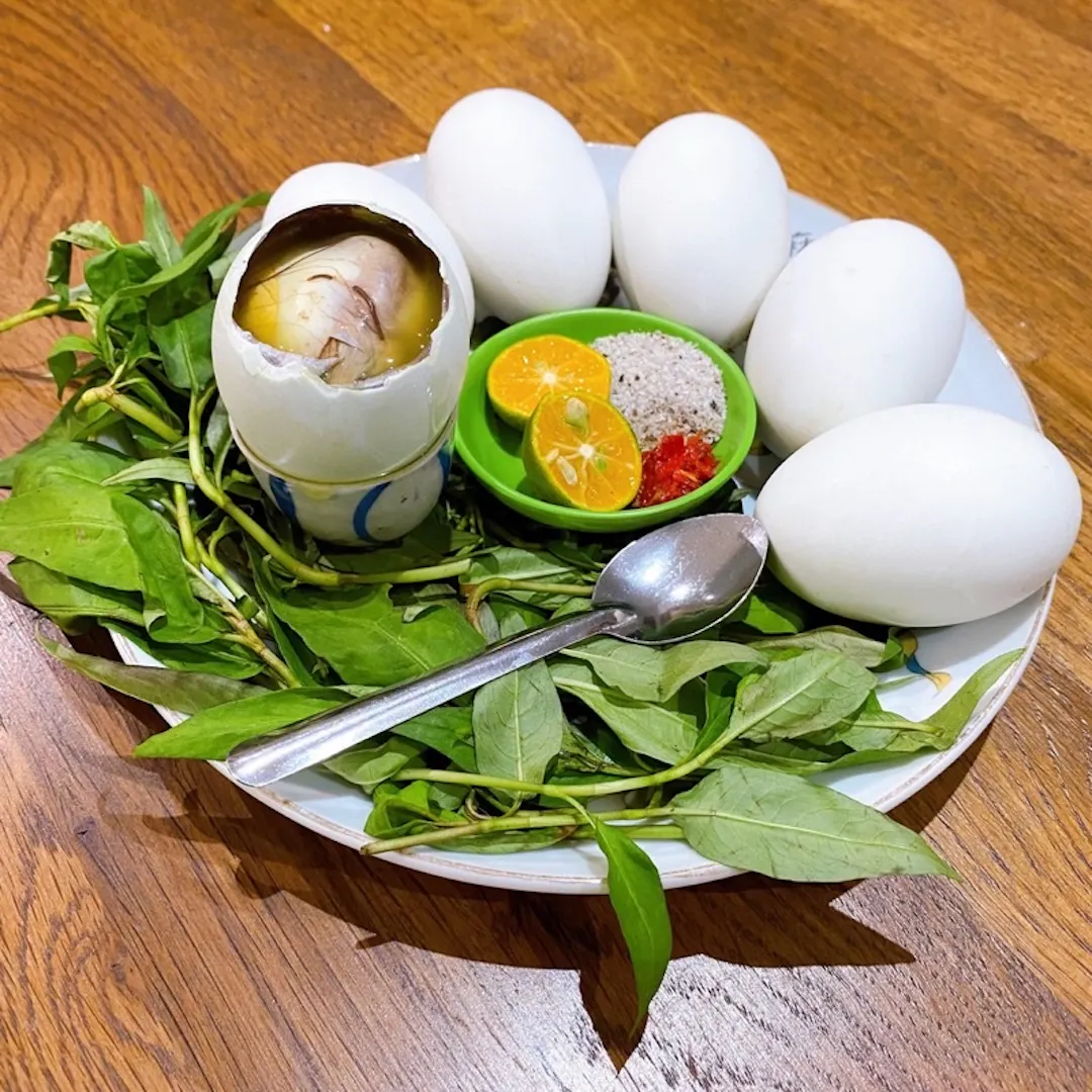 How to Open a Balut Egg and Locate the Air Cell
