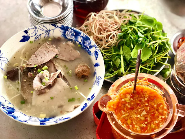 What Is Cháo Lòng?