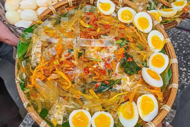Rice Paper Salad (Bánh Tráng Trộn) – Vietnam’s Colorful Street Food Favorite