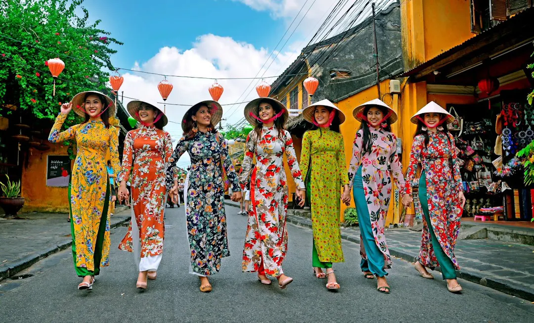 Getting Bespoke Clothing in Hoi An Ancient Town