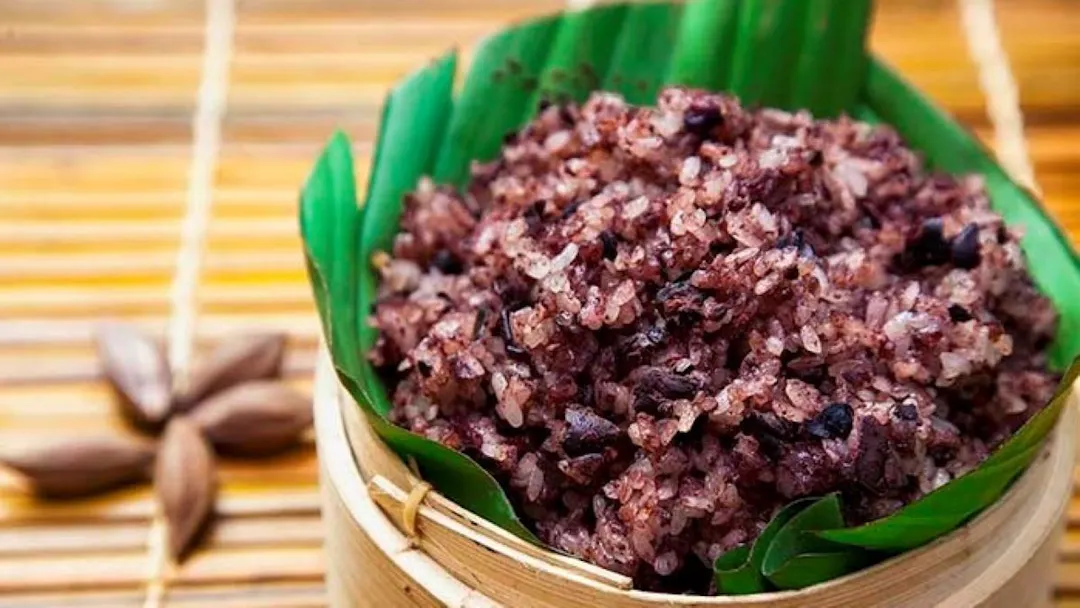 Xoi Tram: The Rich Black Canarium Sticky Rice
