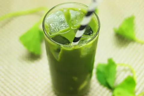 Nước Rau Má: Vietnam's Fresh Pennywort Juice Drink