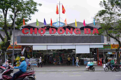 Dong Ba Market