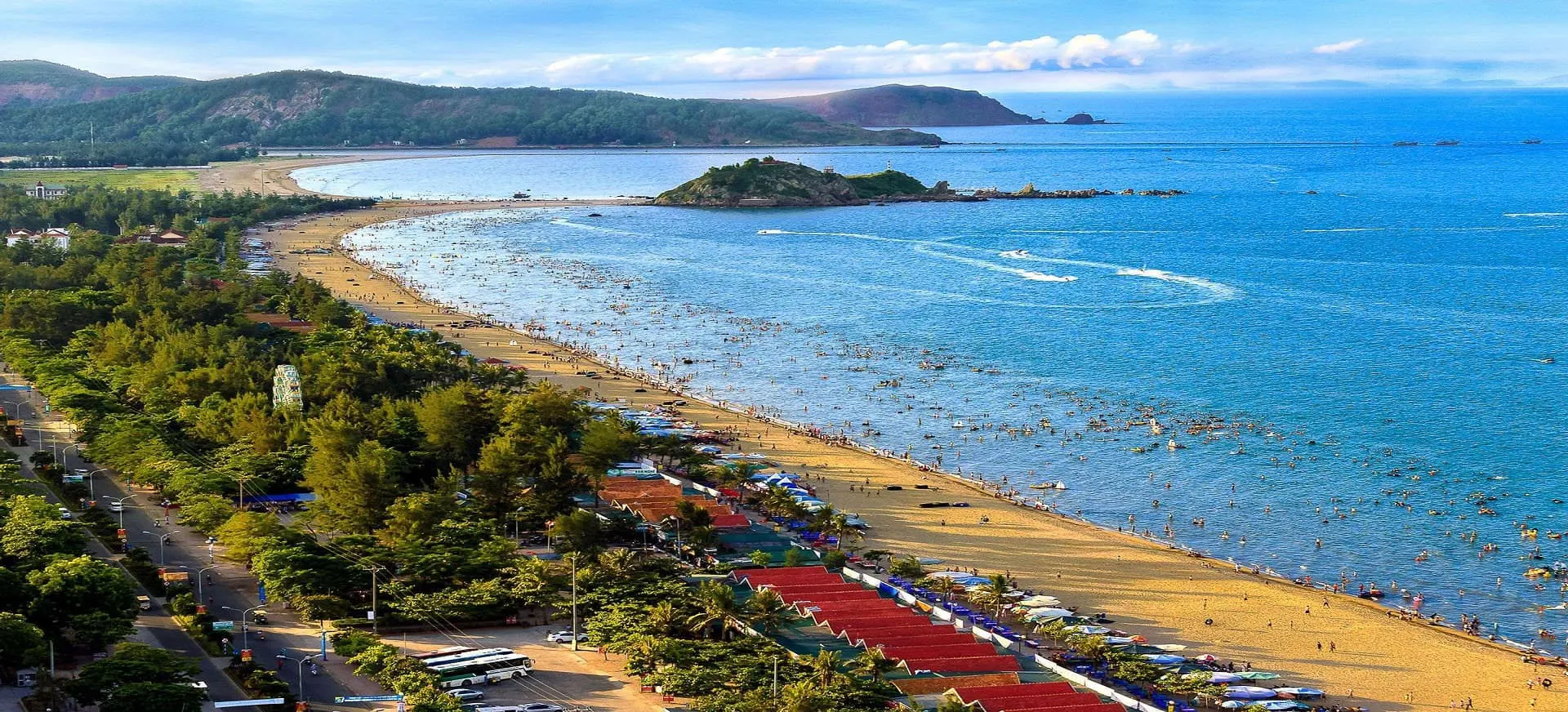 Cua Lo Beach