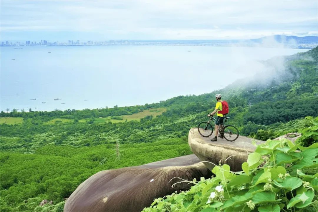 Cycling the Hai Van Pass