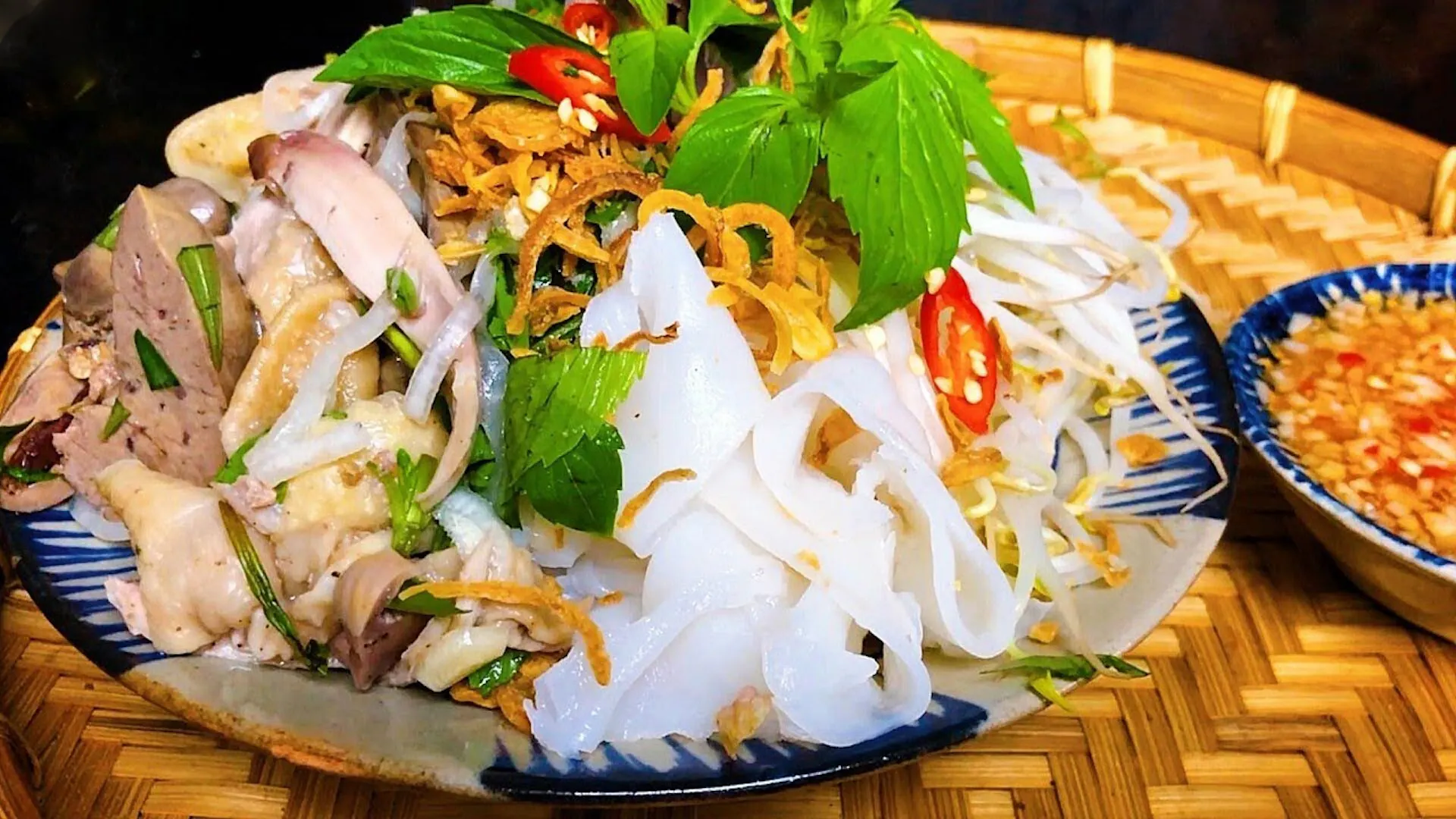 Banh Uot: Vietnam's Soft Steamed Rice Paper Dish