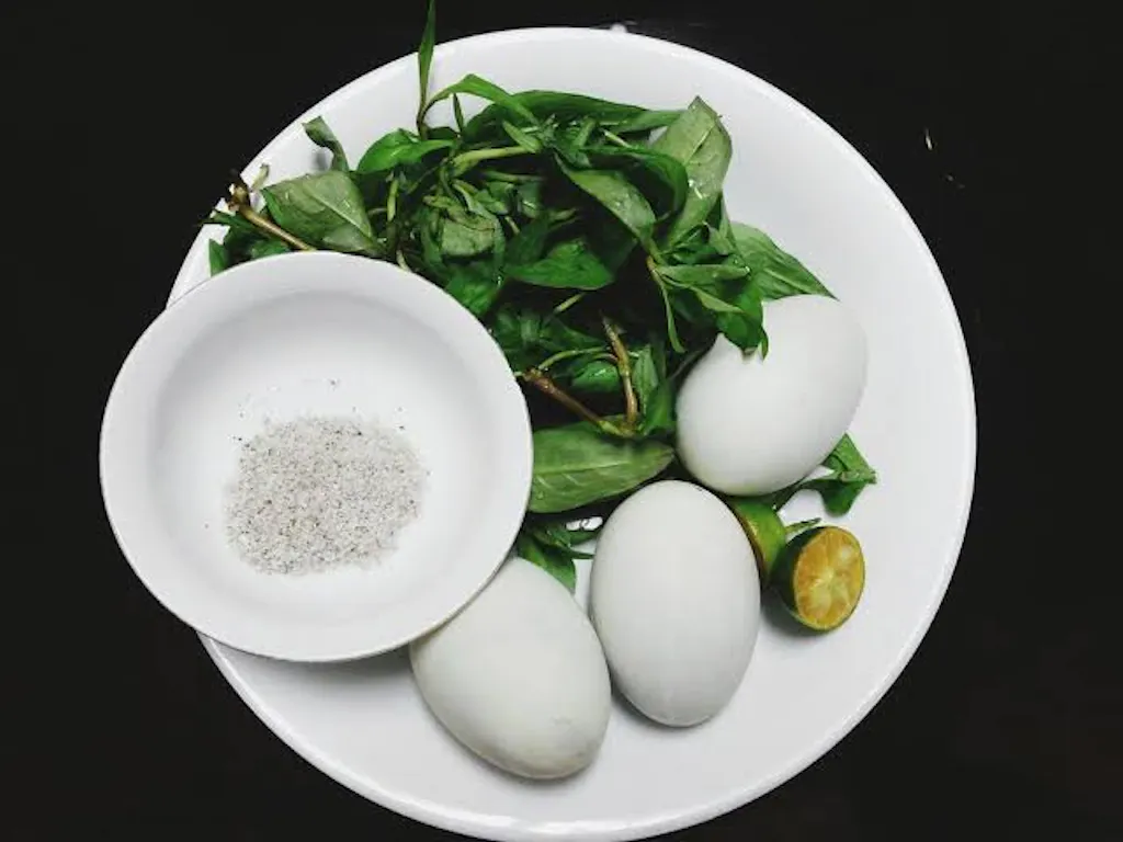Key Ingredients & Traditional Accompaniments