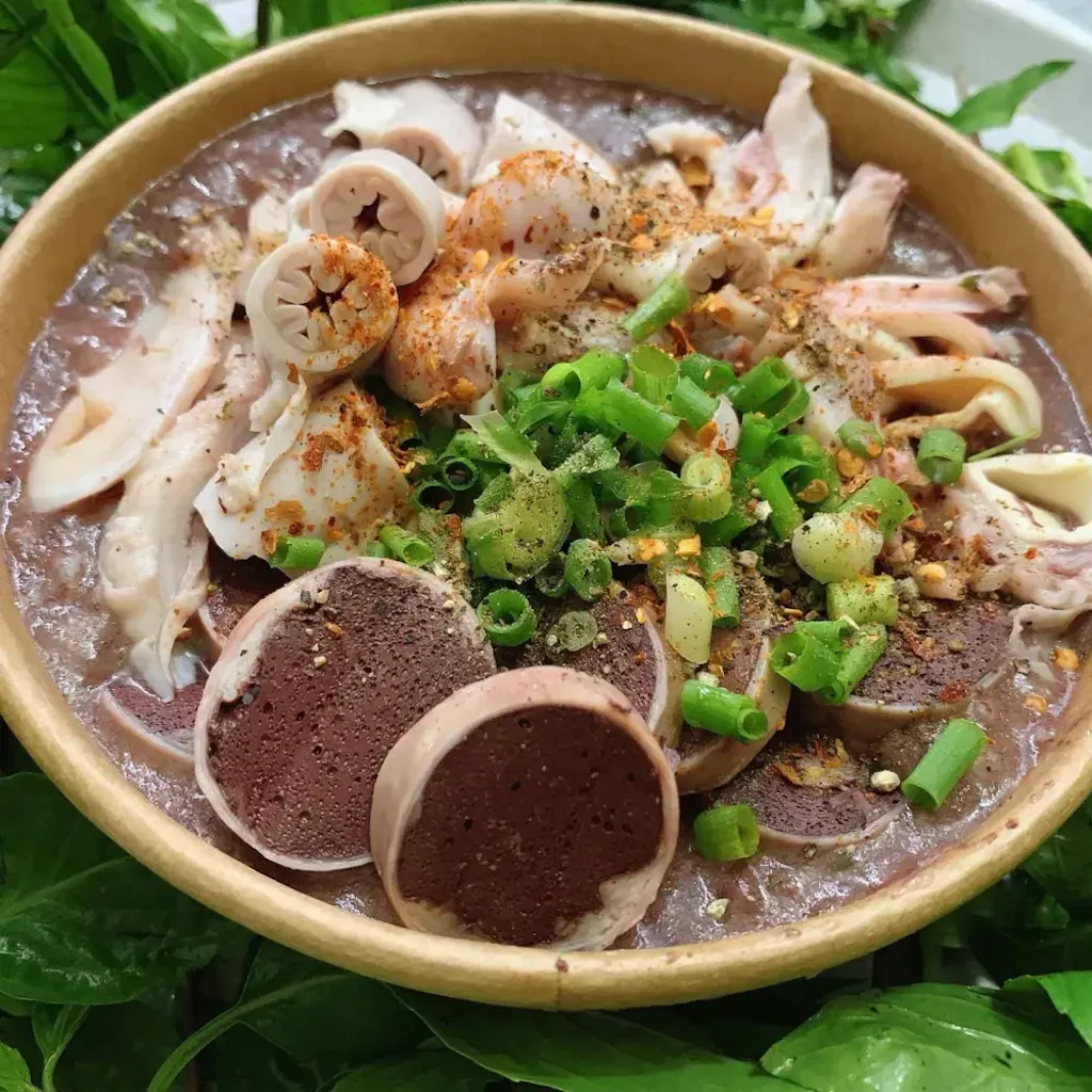Featured Ingredients of Cháo Lòng