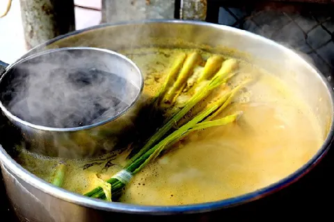 Rice Vermicelli & Clear Fish Broth