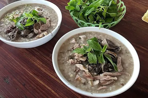 Cháo Lòng: Vietnam's Pork Offal Rice Porridge