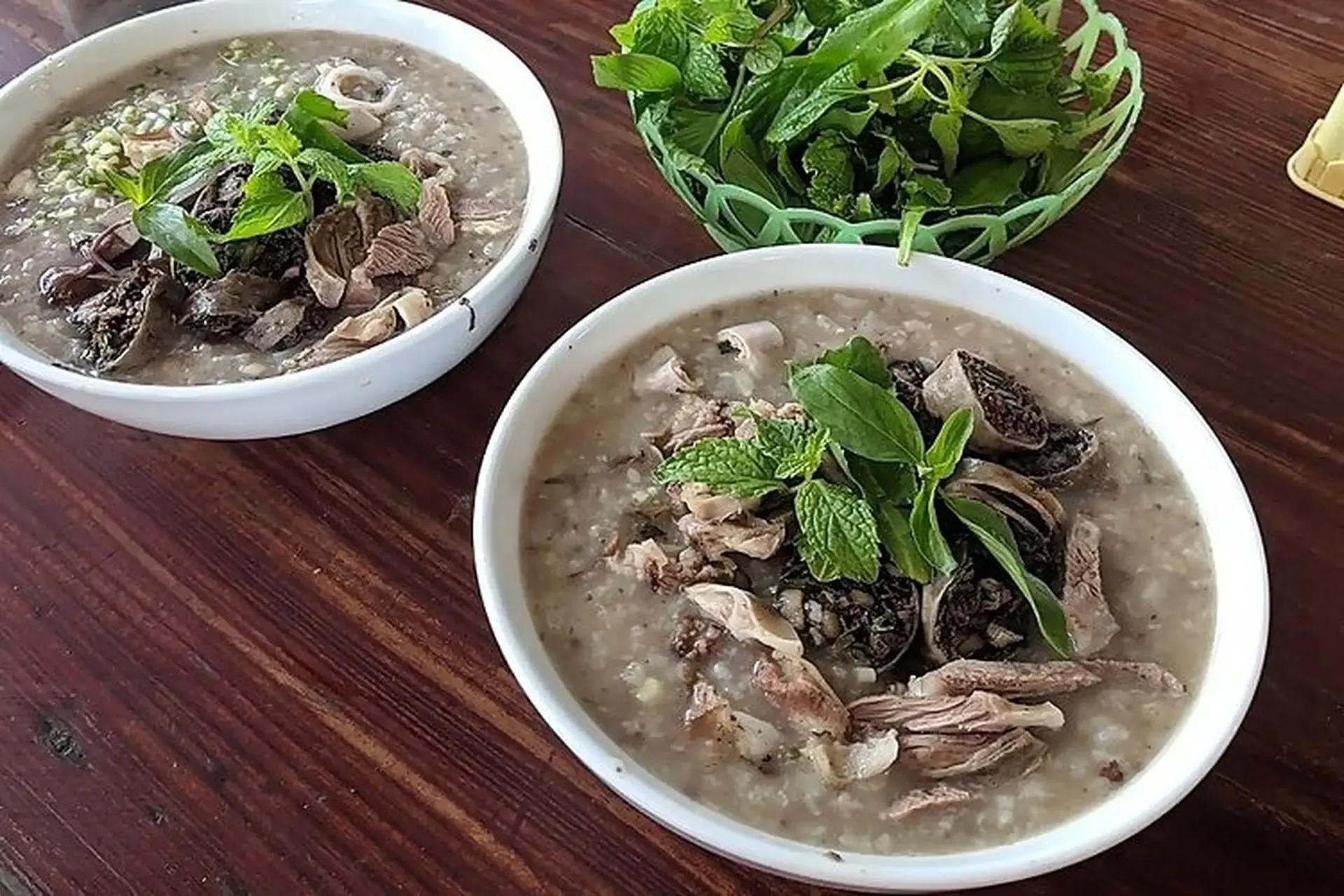 Cháo Lòng: Vietnam's Pork Offal Rice Porridge