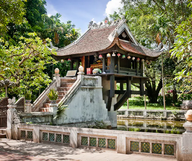 One Pillar Pagoda in Frames – Hanoi’s Historic Lotus-Shaped Landmark