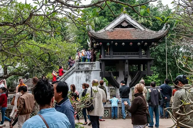 One Pillar Pagoda in Frames – Hanoi’s Historic Lotus-Shaped Landmark