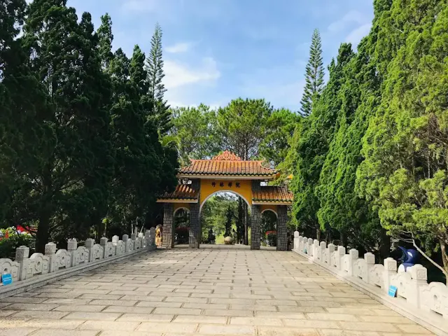 Truc Lam Monastery Da Lat in Frames – Zen Architecture, Pine Forests & Tuyen Lam Lake Views
