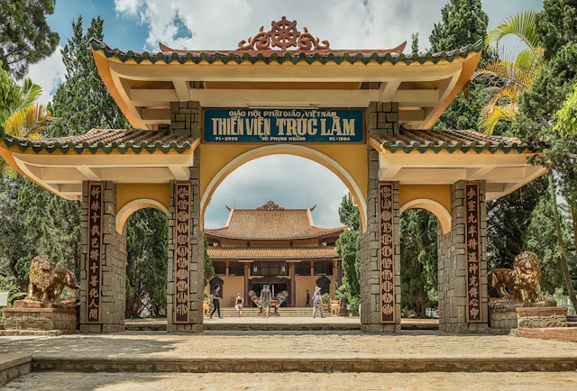 Truc Lam Monastery Da Lat in Frames – Zen Architecture, Pine Forests & Tuyen Lam Lake Views
