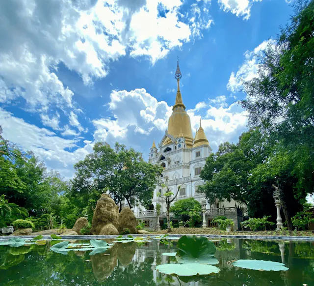 Buu Long Pagoda in Frames – Thai-Inspired Architecture & Peaceful Buddhist Beauty