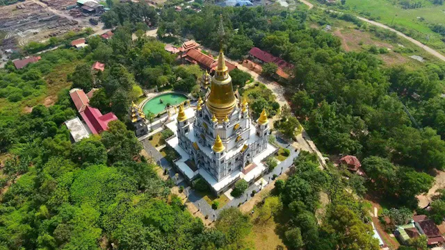 Buu Long Pagoda in Frames – Thai-Inspired Architecture & Peaceful Buddhist Beauty