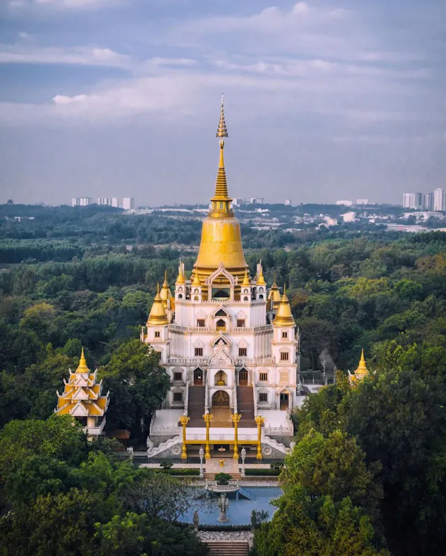 Buu Long Pagoda in Frames – Thai-Inspired Architecture & Peaceful Buddhist Beauty