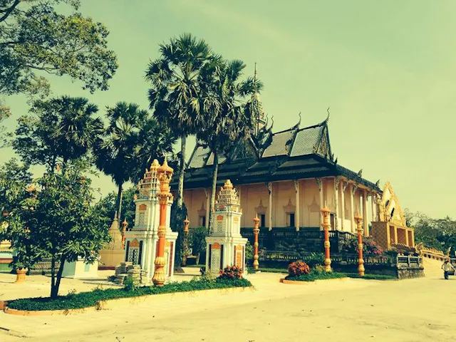 Xiem Can Pagoda in Frames – Khmer Architecture, Spiritual Beauty & Cultural Heritage